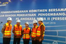 Tiga Bank Pelat Merah...