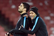 Gara-gara Paspor, Suarez...