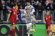 Juve Tahan Imbang Si...