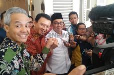 Datangi Kantor Ahok,...