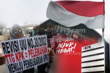 Menangkal Pelemahan...