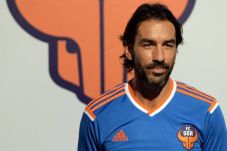 Robert Pires Pensiun...