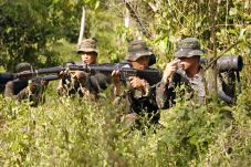 Tentara Filipina Rebut...