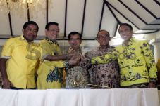 Gagal Bersatu di Munaslub,...