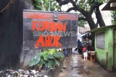 Kotak Hitam Bertuliskan...