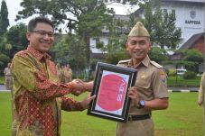 Batang Pertahankan ISO...