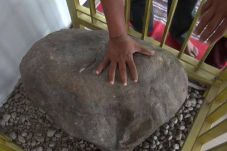 Batu Keramat Gus Jari...