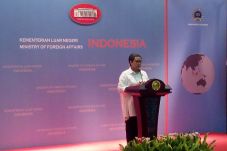 Kemlu Rilis Buku Manual...