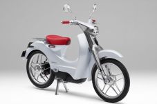 Model Klasik Honda EV-CUB...