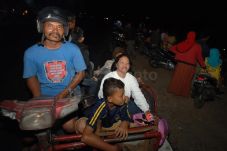 Khawatir Tsunami, Warga...