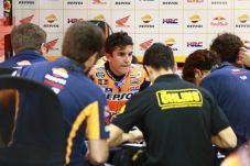 Marc Marquez Bawa Tiga...
