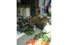 Ngebut, Mobil Hantam...