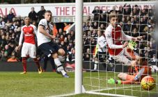 10 Pemain Arsenal Tahan...