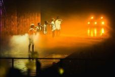BTS dan Seventeen Hadiri...