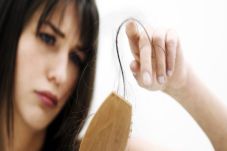 4 Tips Memperkuat Rambut...