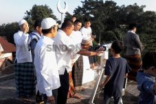 Warga Duren Sawit Takjub...