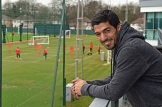 Luis Suarez Pulang Kampung...