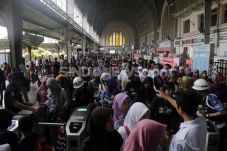 Lintas KRL Duri-Tangerang...