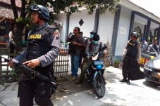 Densus 88 Geledah Rumah...