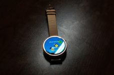 Jam Tangan Pintar Moto...