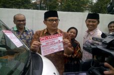 Pengendara yang Parkir...