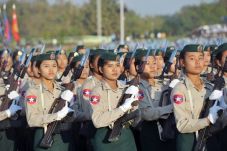 Militer Myanmar Bebaskan...