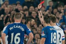 Pelatih Everton Klaim...