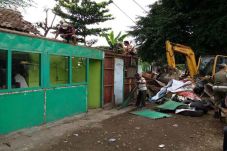 Lapak Diratakan, PKL...