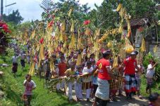 Warga Gianyar Gelar...