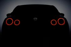 Gambar Nissan GT-R Mulai...