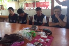 Edan, 3 Anggota Satuan...