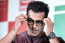 Baru Bebas, Salman Khan...