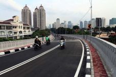Pacaran di Fly Over,...