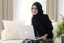 Tak Pernah Melepas Jilbab
