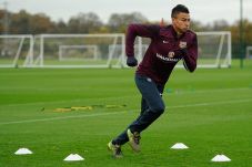 Sterling Beri Jalan...