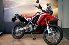 Pesaing KLX 250 Milik...