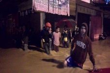 Banjir Hantam Padang,...