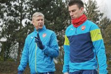 Dihujani Kritik, Koscielny...
