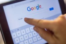 Google Akan Bikin Aplikasi...
