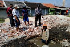 Pemulung Temukan Mortir...
