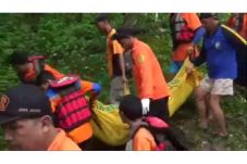 Pasutri Terseret Arus...