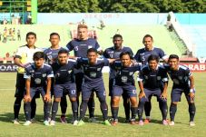 Persela Berburu 2 Pemain...