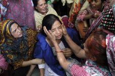 Bom Lahore Tewaskan...