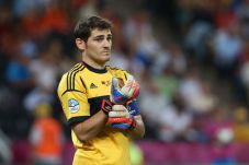 Iker Casillas, Pahlawan...
