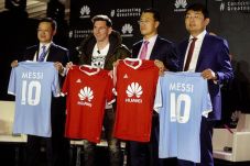 Huawei Tunjuk Messi...