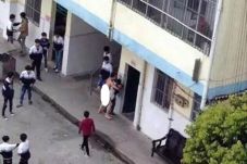 Tanpa Busana, Pria China...