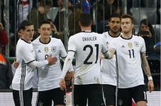 Jerman Pesta Gol di...