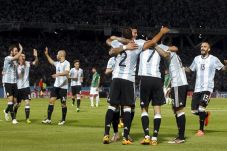 Argentina Lempar Bolivia...