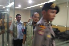 Penyidik KPK Geledah...