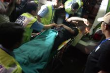 Jatuh dari Tribun Stadion...